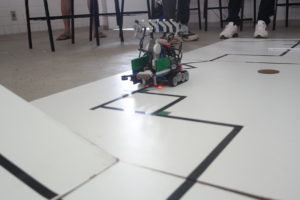 Robô em ação durante o simulado