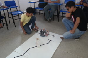 Robô em ação durante o simulado